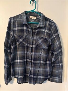 Women’s Blue Plaid Long-Sleeve Button-Up Shirt/Flannel